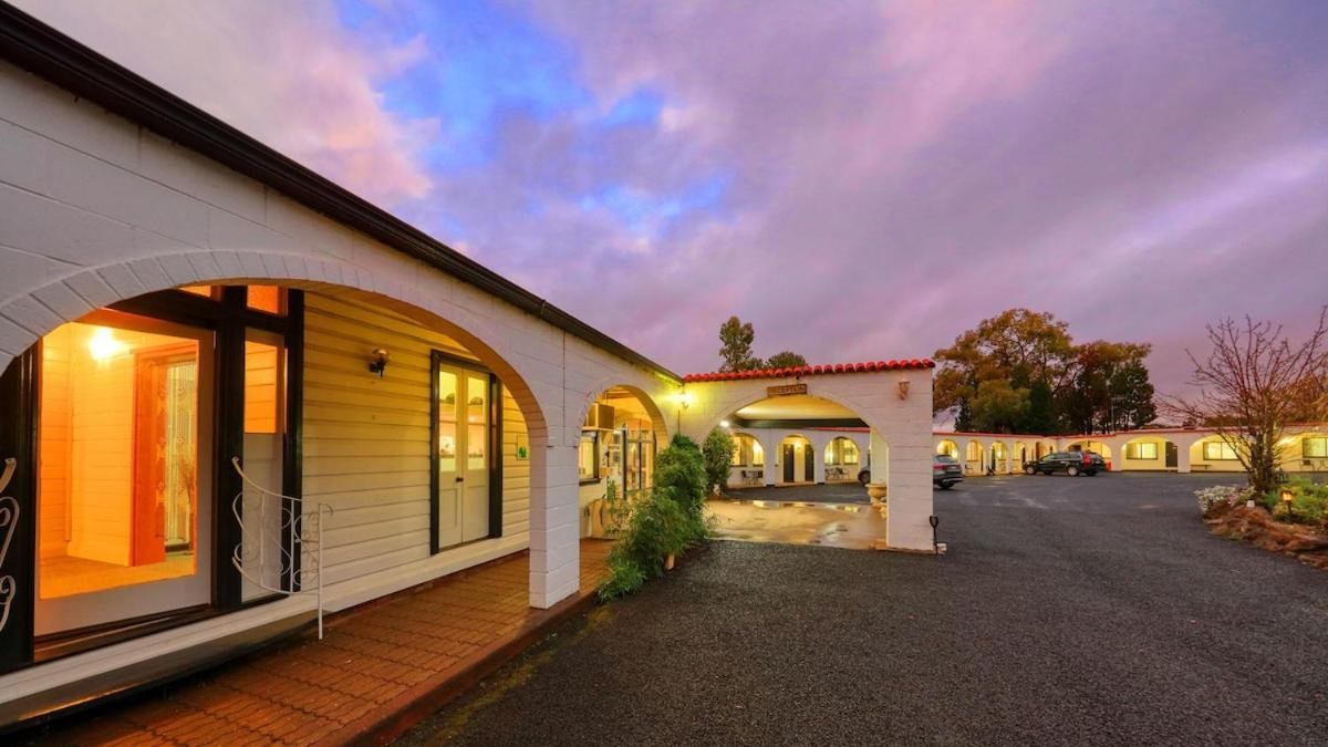 קונאבאראבן Azalea Motel מראה חיצוני תמונה