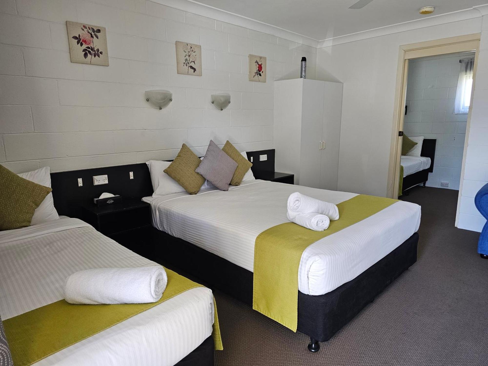 קונאבאראבן Azalea Motel מראה חיצוני תמונה