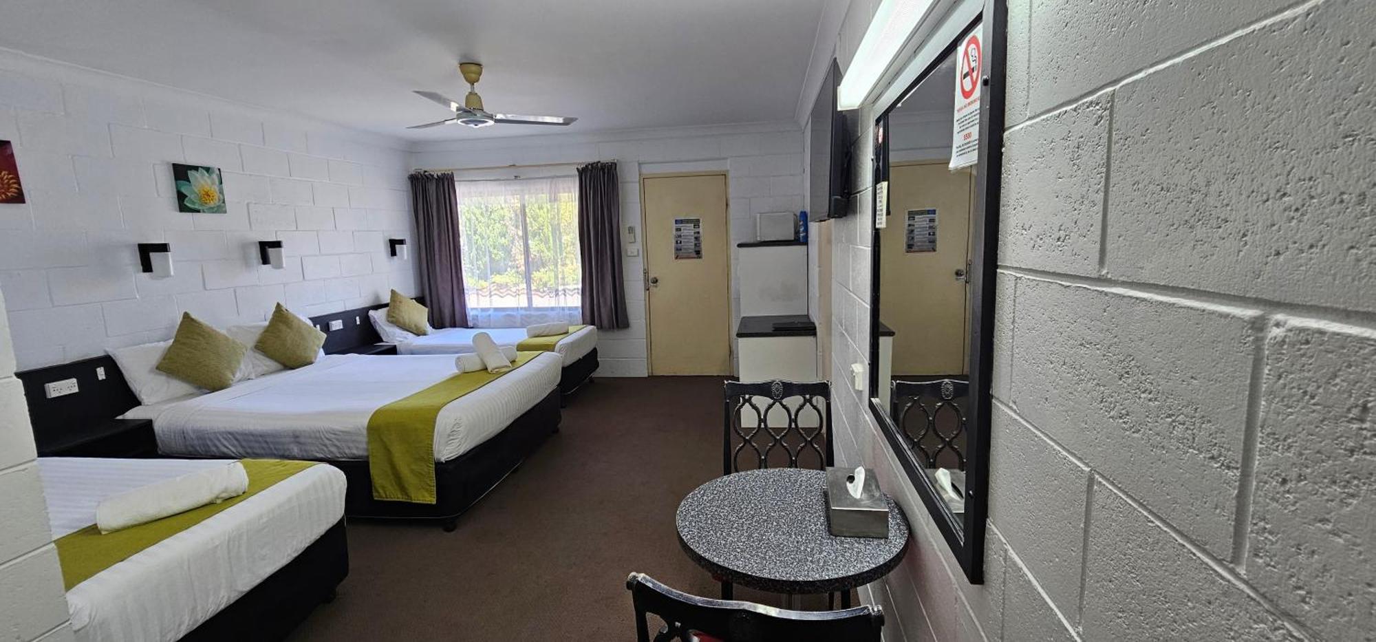 קונאבאראבן Azalea Motel מראה חיצוני תמונה