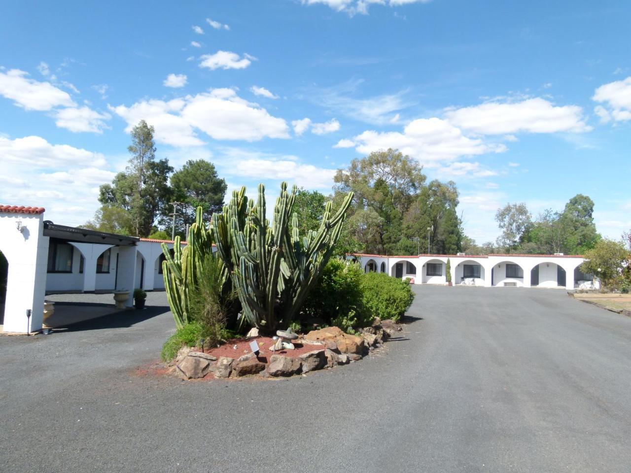 קונאבאראבן Azalea Motel מראה חיצוני תמונה